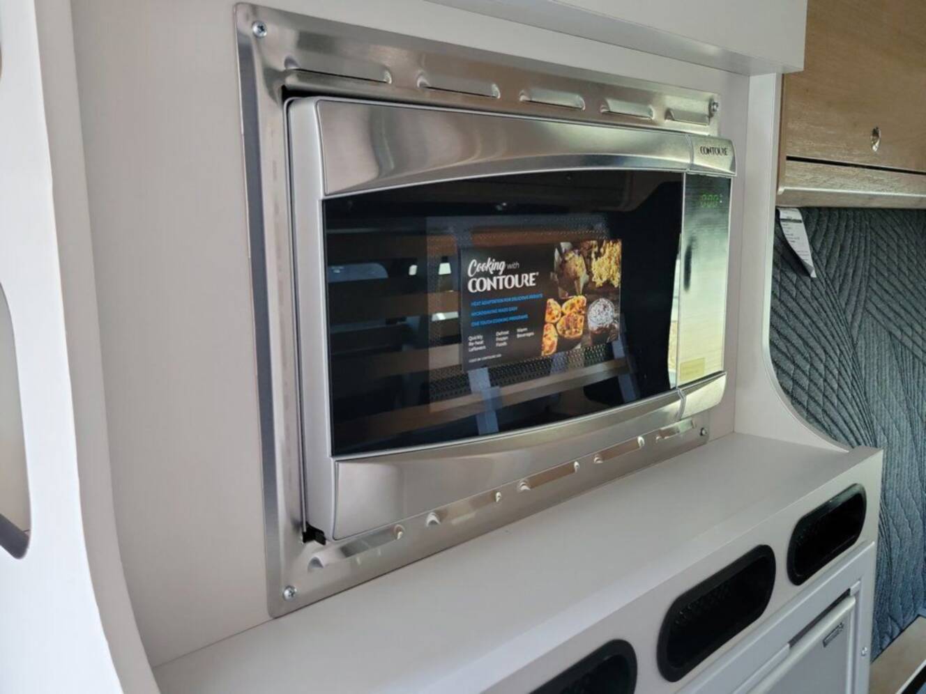 A photo of this 2026 Airstream Rangeline 21