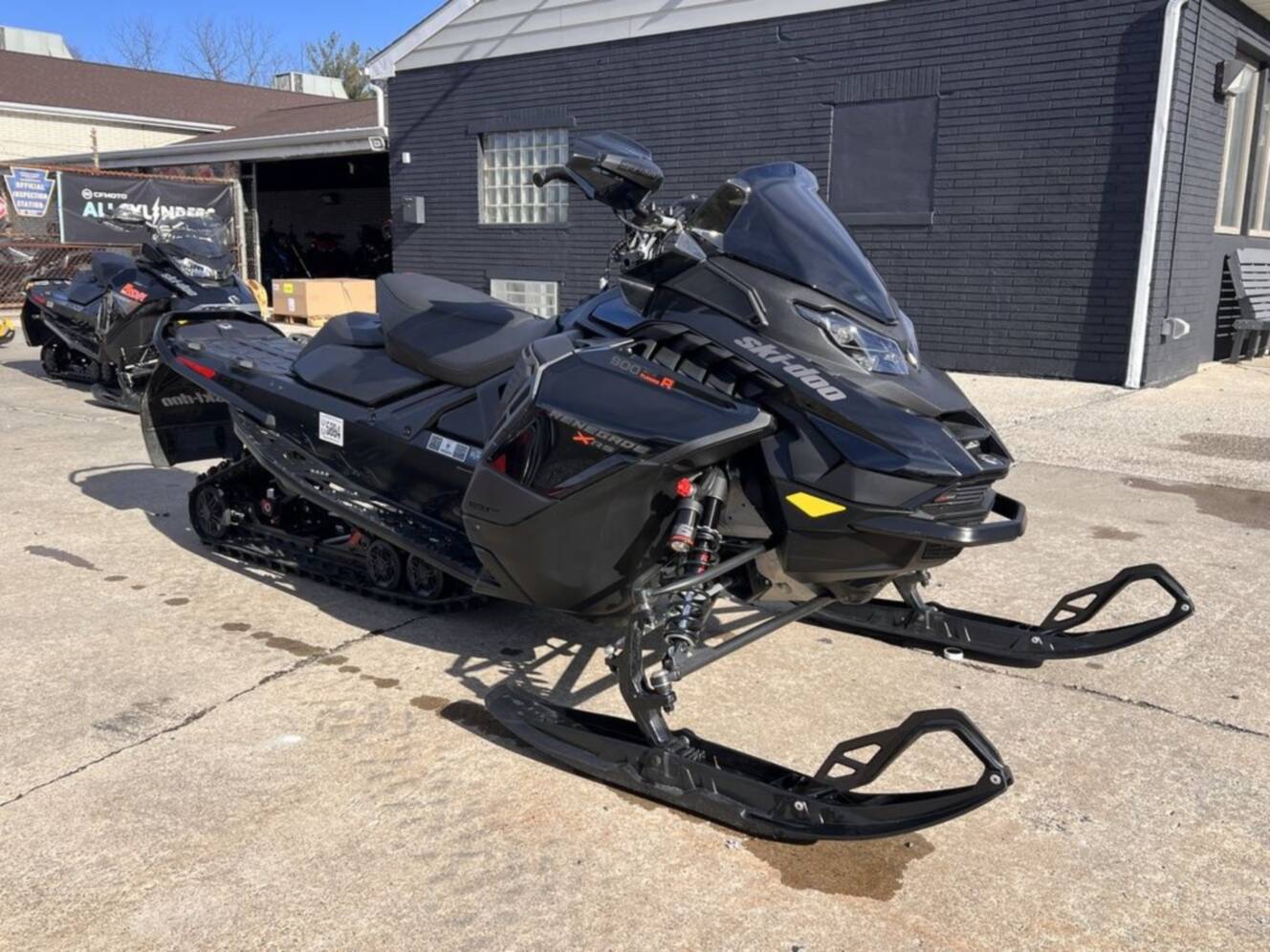 A photo of this 2025 Ski-Doo Renegade® X-RS® 900 ACE Turbo R Ice R. XT 1.5 Std_7.2