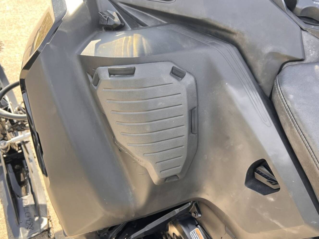 A photo of this 2025 Ski-Doo Renegade® X-RS® 900 ACE Turbo R Ice R. XT 1.5 Std_7.2