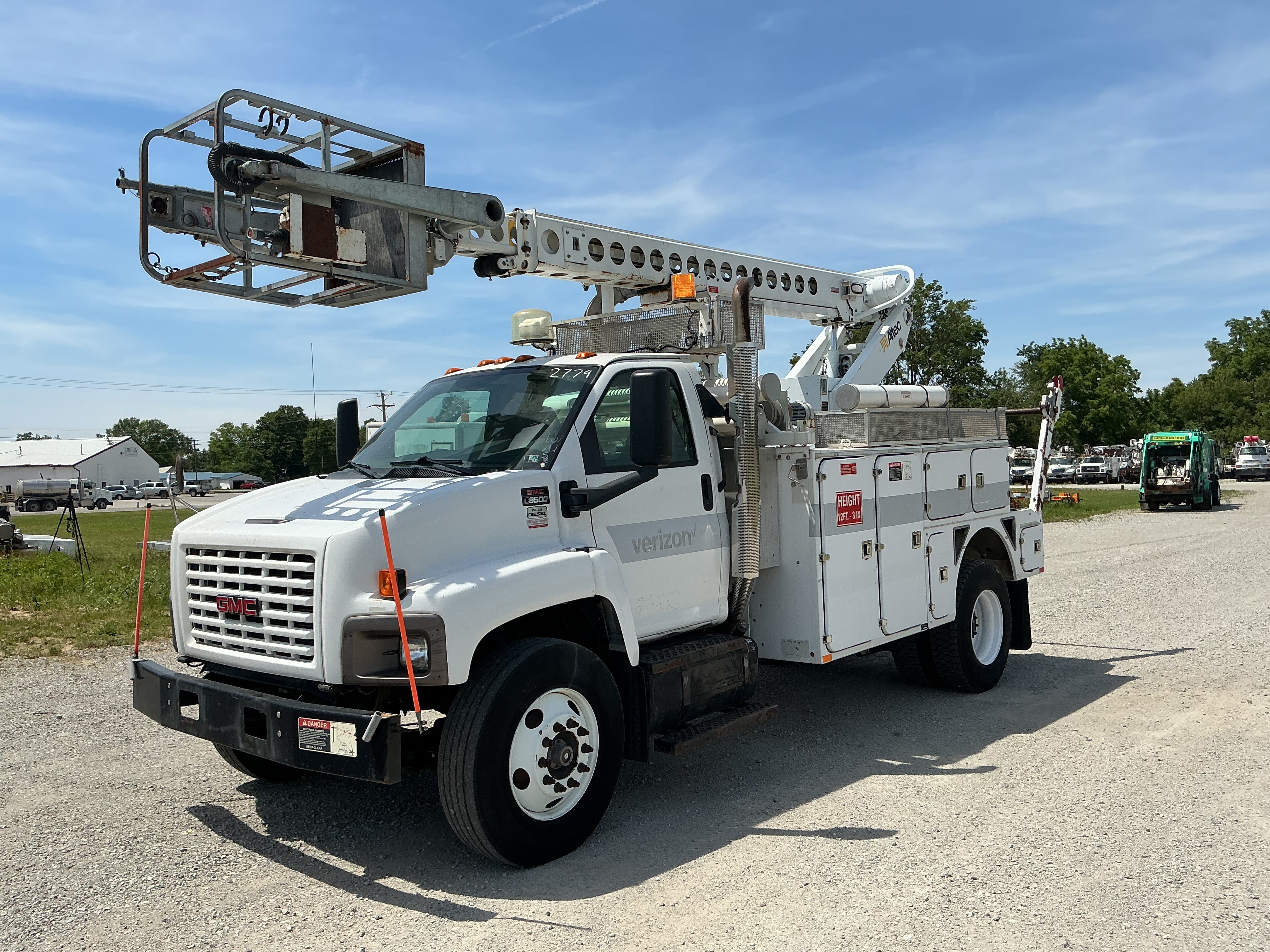 2009 Altec AT40C in Craigville, IN