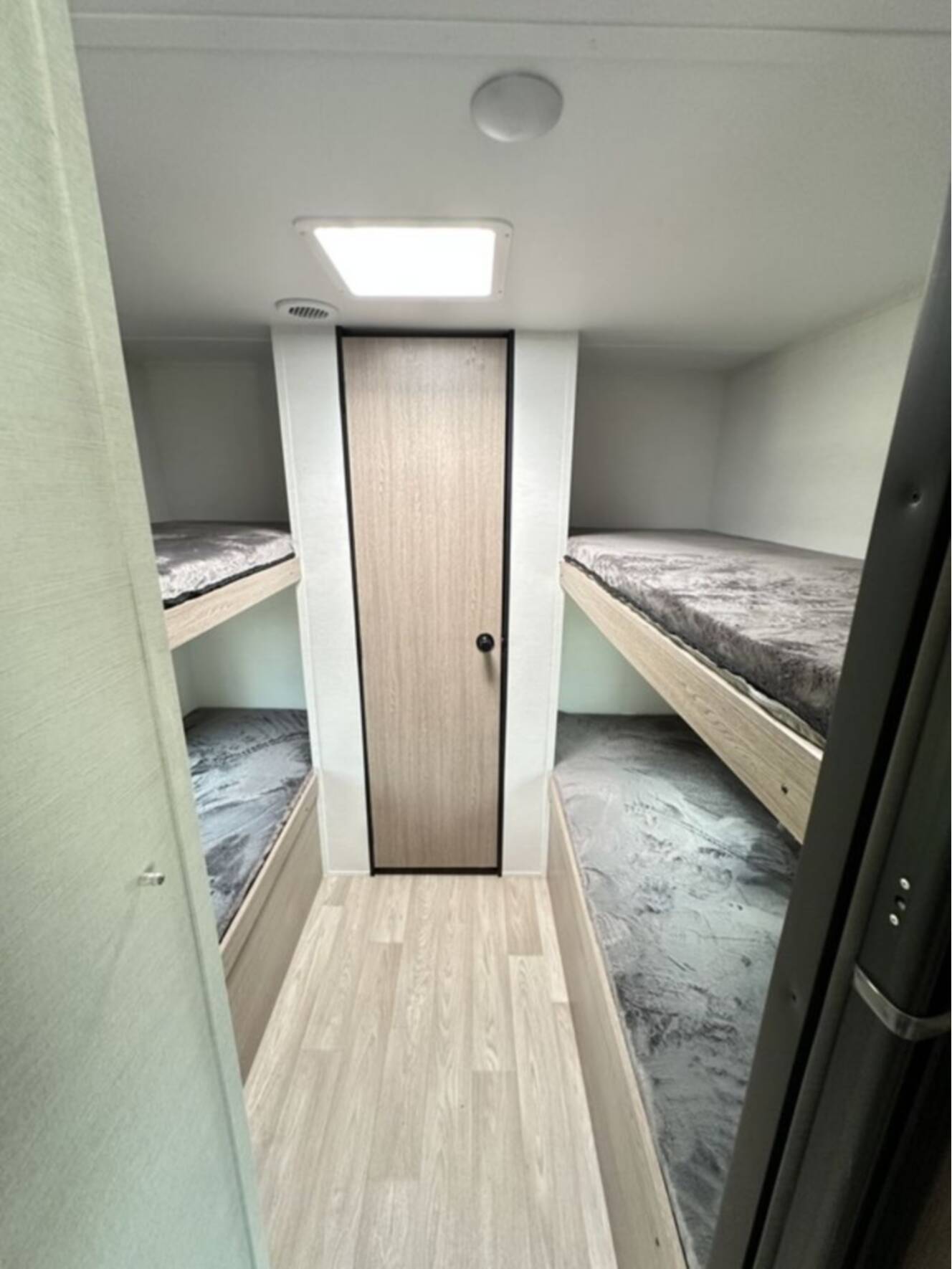 A photo of this 2026 Gulf Stream Conquest Lite Ultra-Lite 279BH