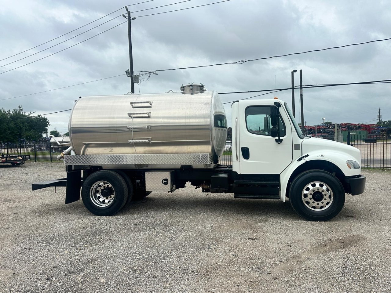 2020 FREIGHTLINER BUSINESS CLASS M2 106 in Houston, TX