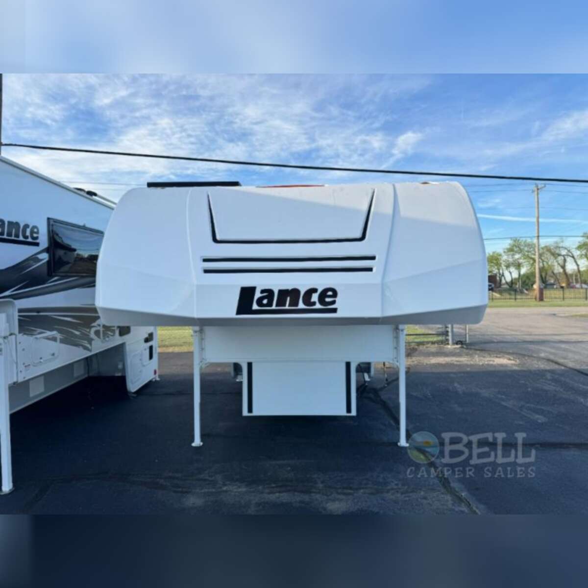2026 Lance 825