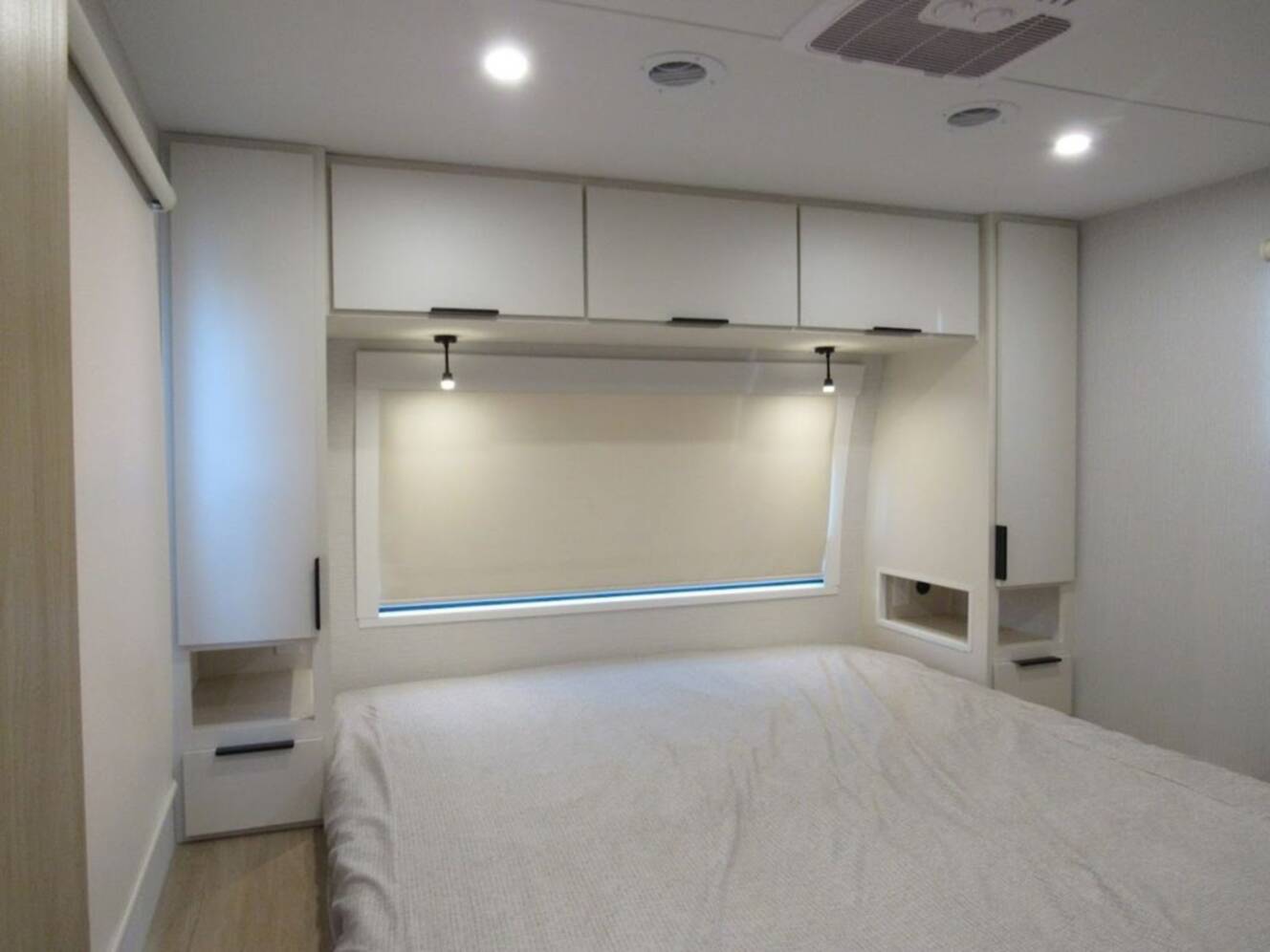 A photo of this 2026 Winnebago Thrive 24RKS