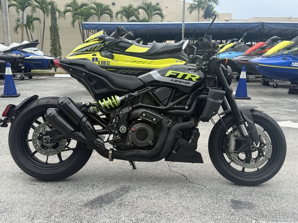 2023 Indian Motorcycle® FTR Black Metallic in Deerfield Beach, FL