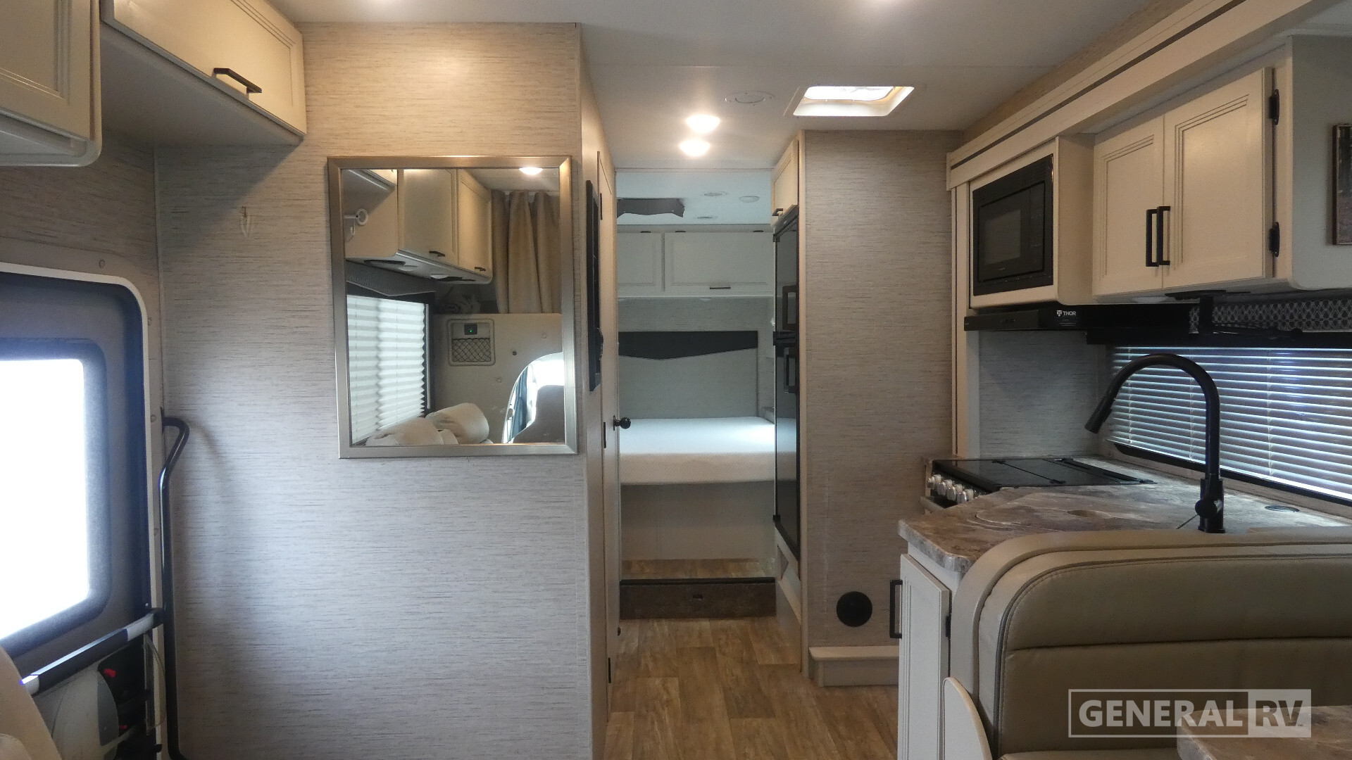 2023 Thor Motor Coach CHATEAU 28Z in clarkston MI