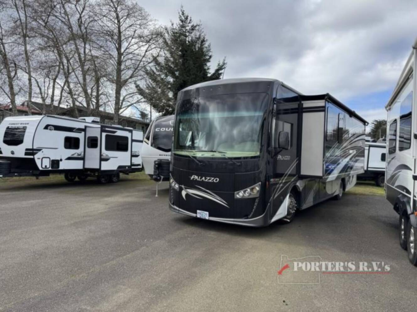 A photo of this 2017 Thor Motor Coach Palazzo 33.2
