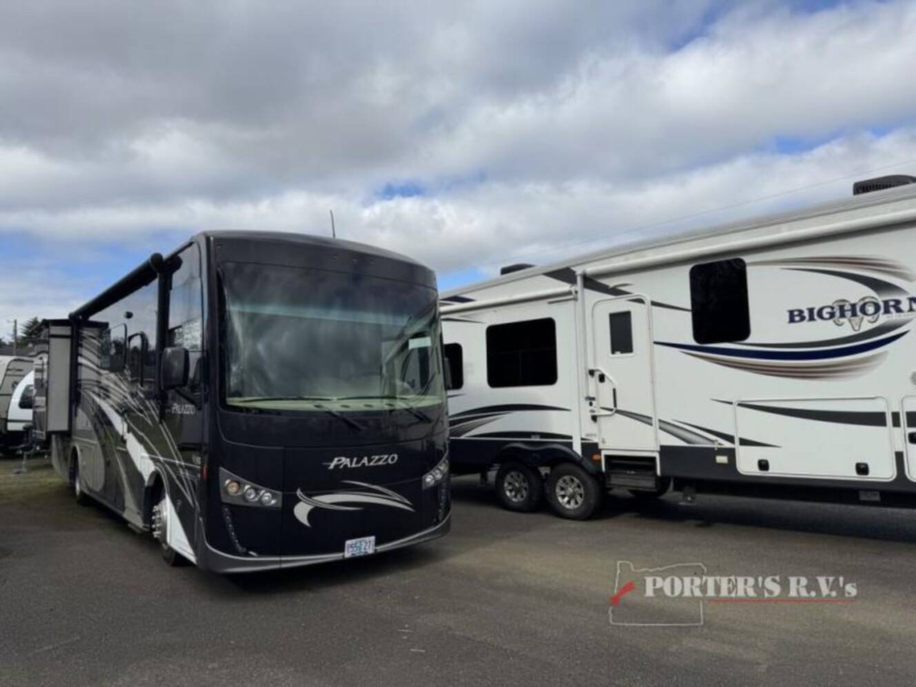 A photo of this 2017 Thor Motor Coach Palazzo 33.2