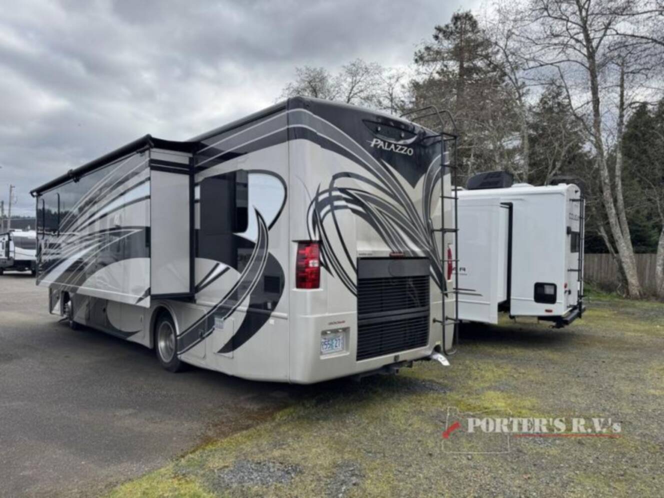 A photo of this 2017 Thor Motor Coach Palazzo 33.2