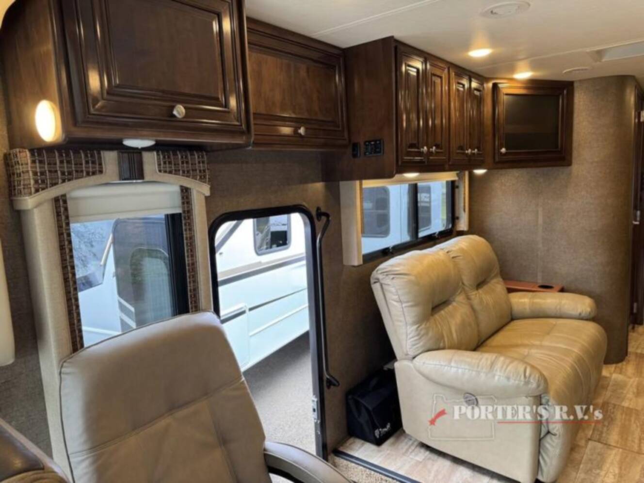 A photo of this 2017 Thor Motor Coach Palazzo 33.2