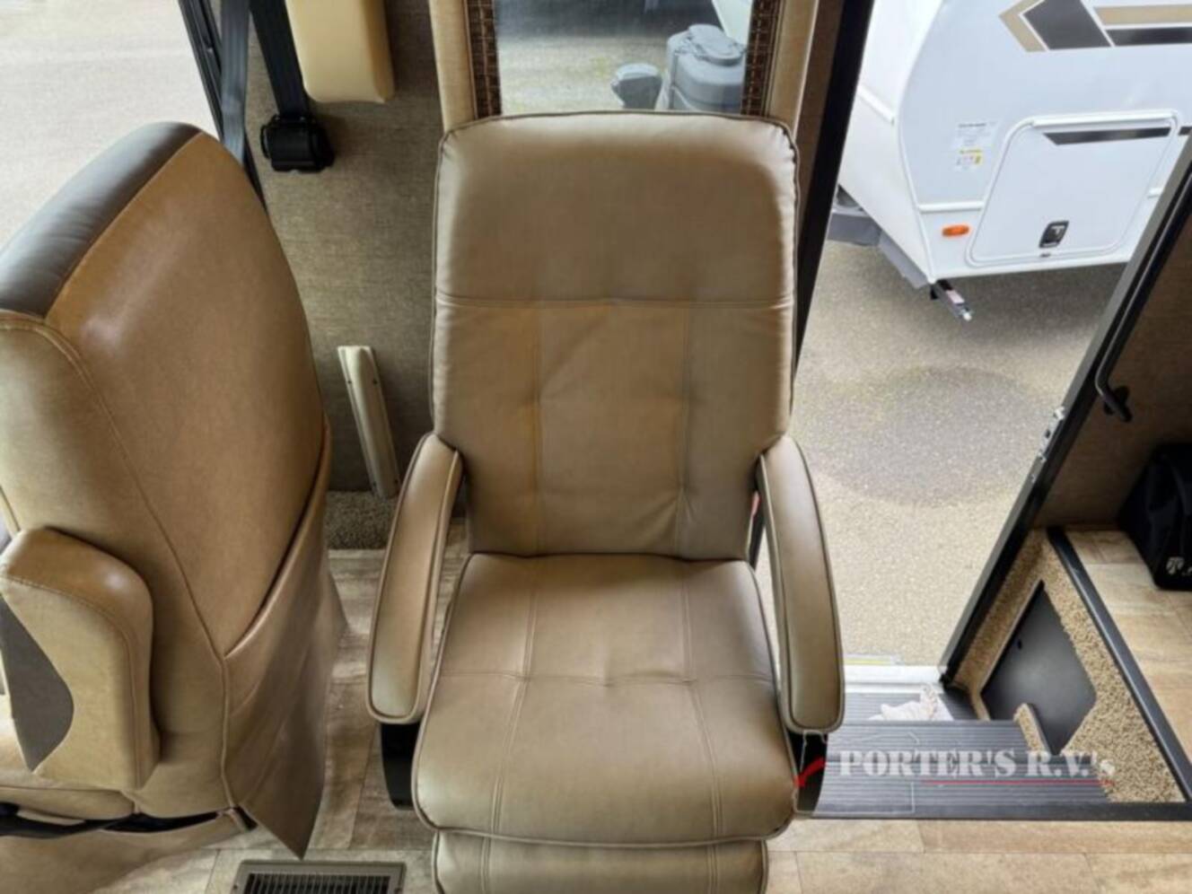 A photo of this 2017 Thor Motor Coach Palazzo 33.2