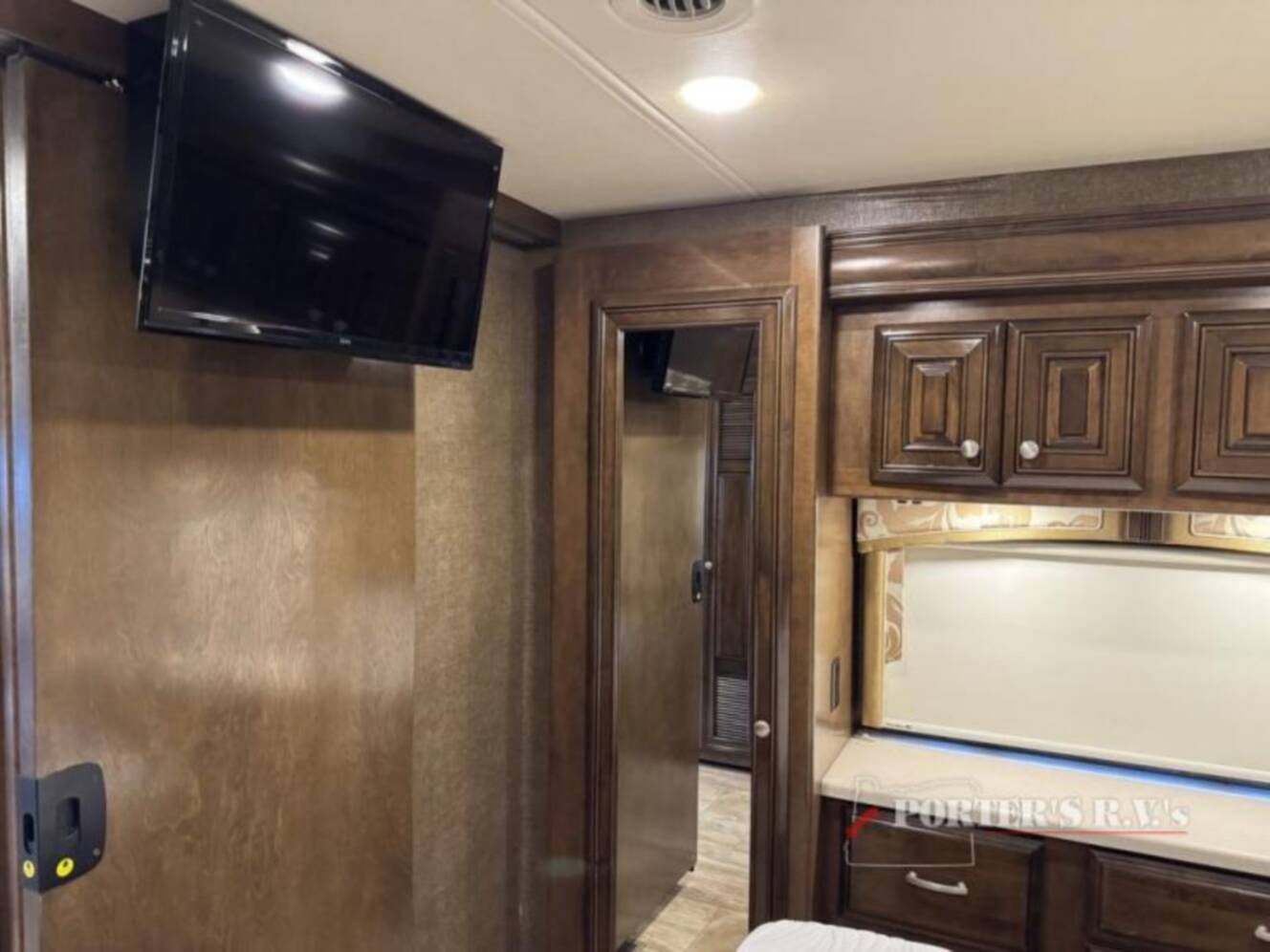 A photo of this 2017 Thor Motor Coach Palazzo 33.2