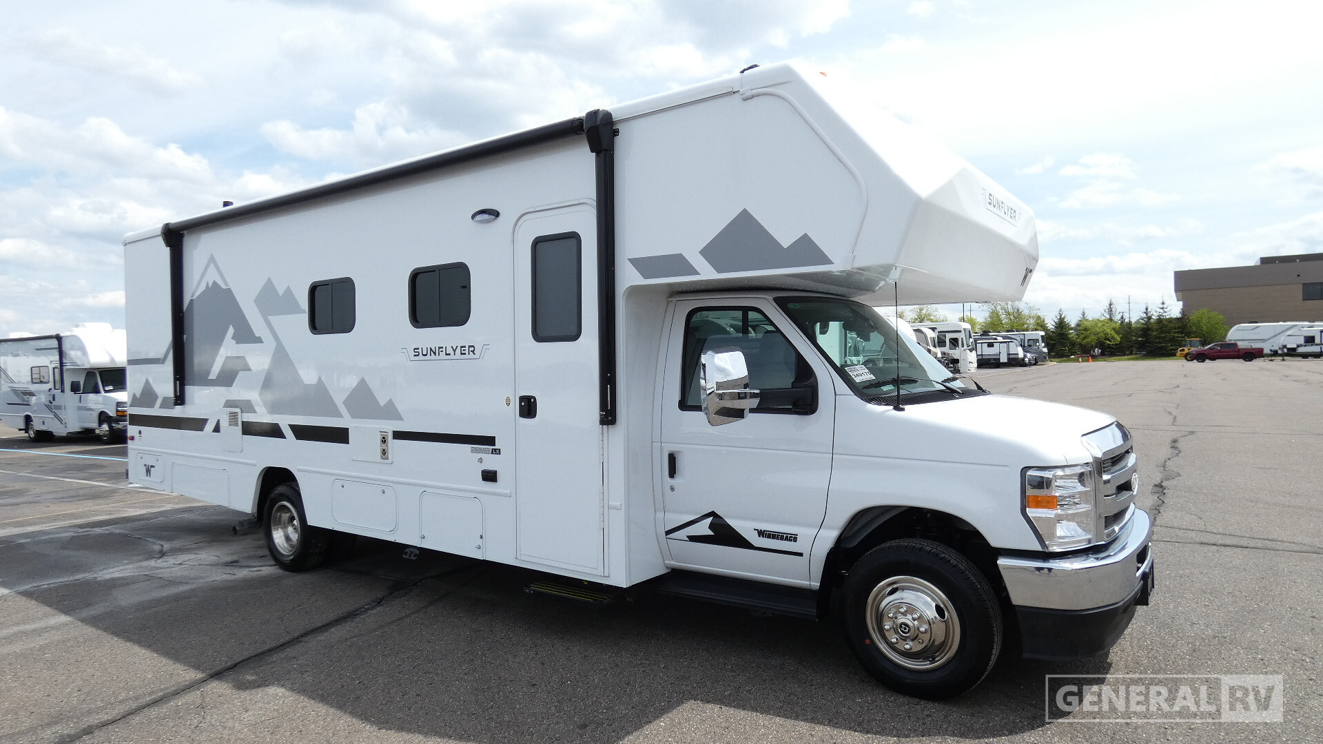 2027 Winnebago SUNFLYER 28MB in wixom MI