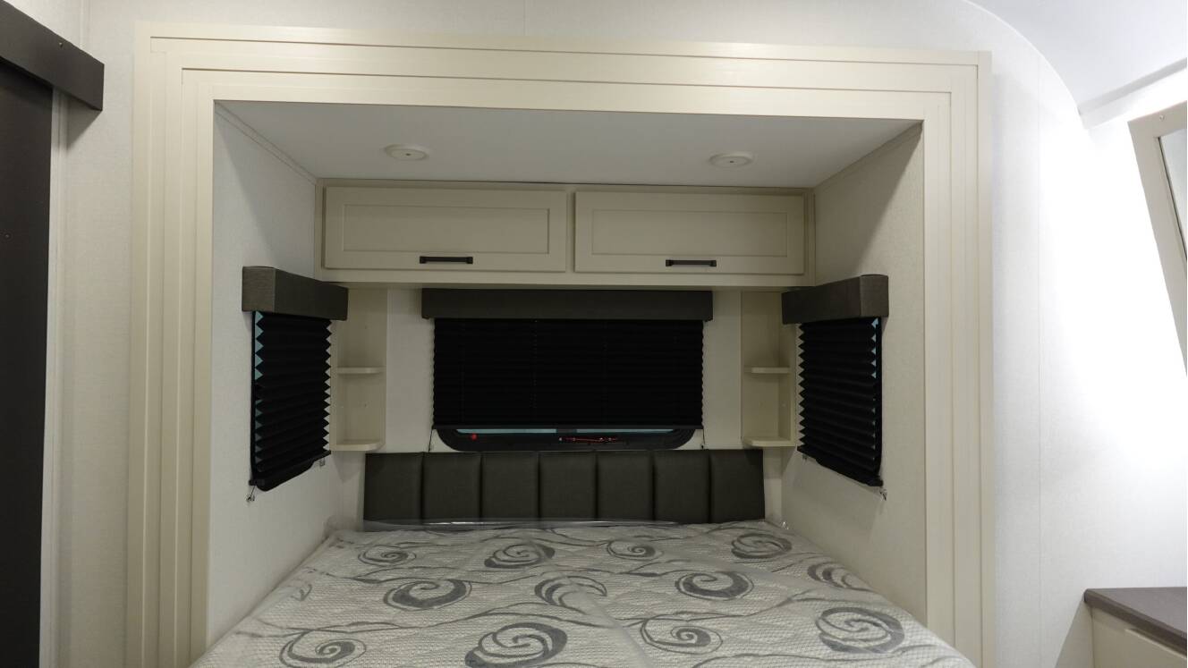 A photo of this 2026 Grand Design MOMENTUM 25G