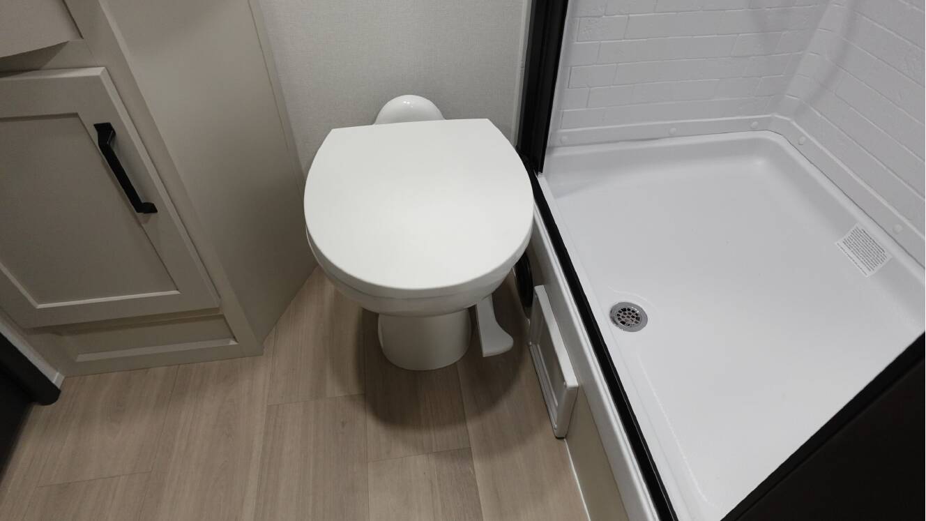 A photo of this 2026 Grand Design MOMENTUM 25G