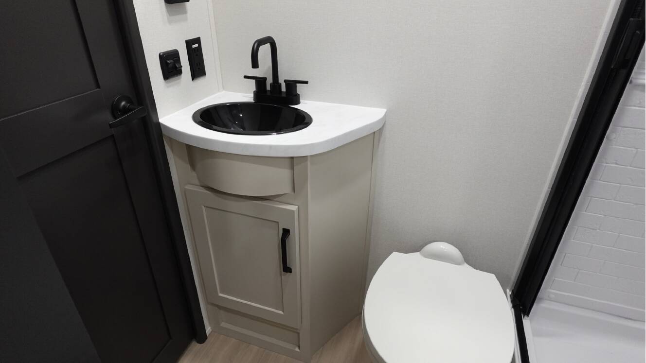 A photo of this 2026 Grand Design MOMENTUM 25G