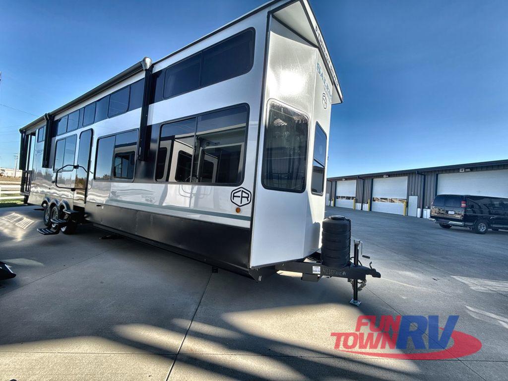 2025 Forest River Rv Salem Grand Villa 42VERANDA RV