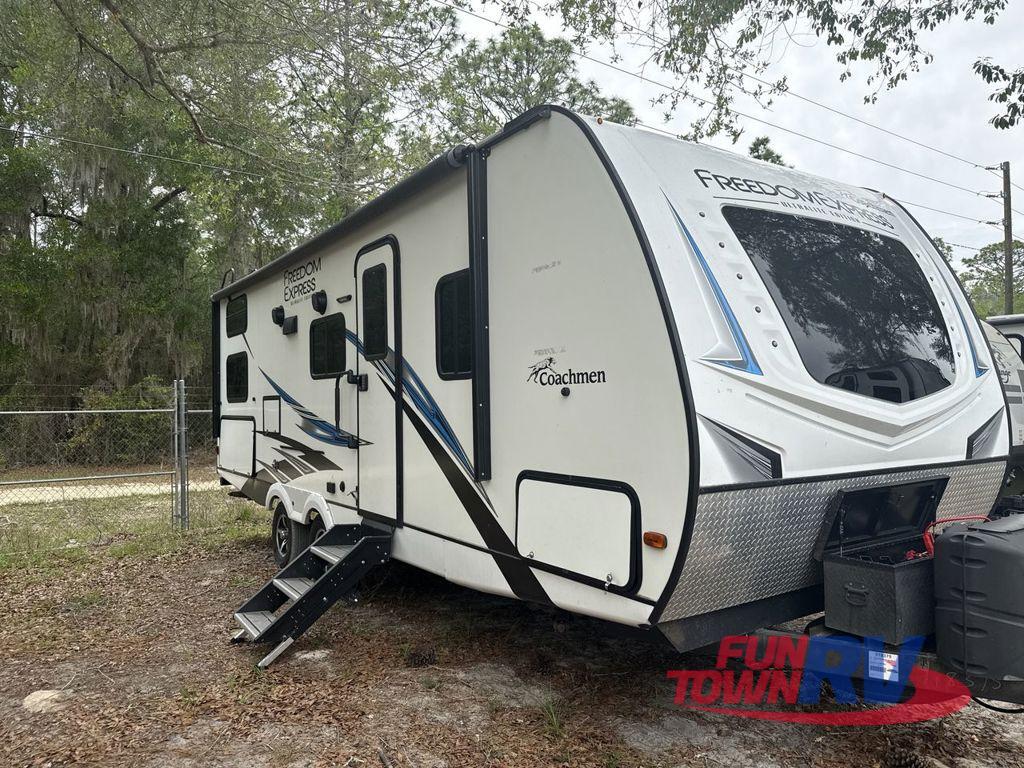2021 Coachmen Rv Freedom Express Ultra Lite 257BHS in crystal river FL