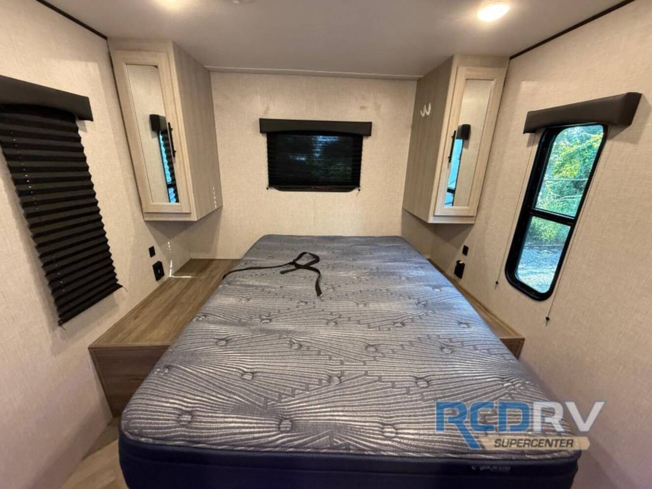 A photo of this 2024 Crossroads Rv Zinger Lite ZR259FL