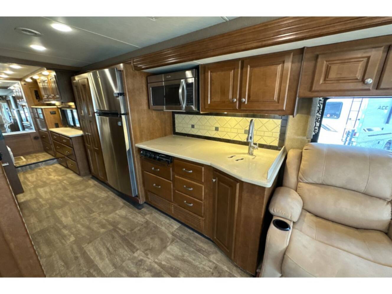 A photo of this 2015 Thor Motor Coach Palazzo 35.1