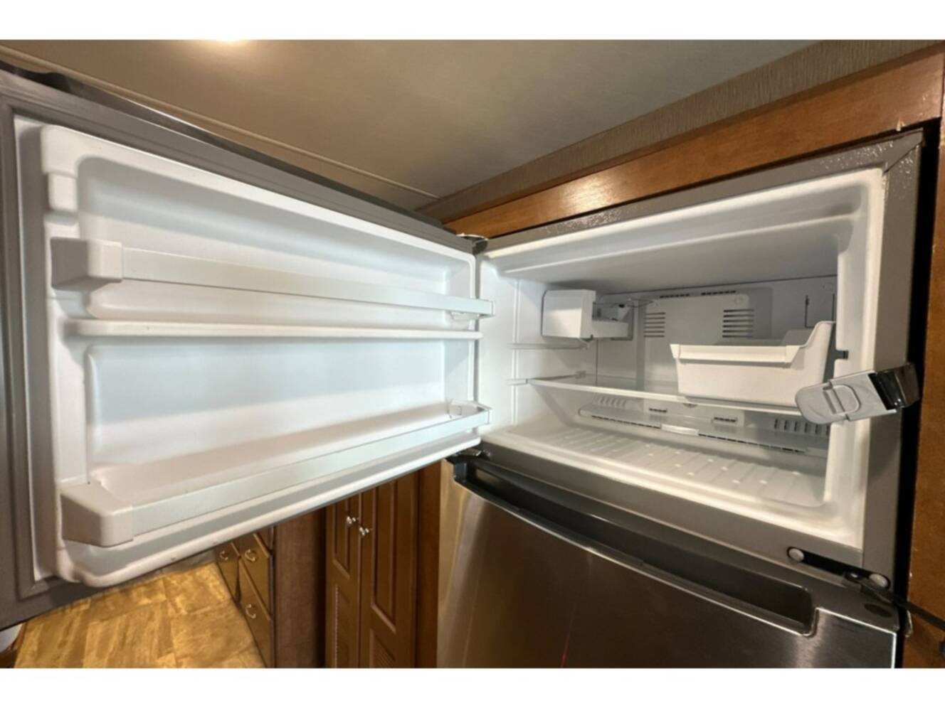 A photo of this 2015 Thor Motor Coach Palazzo 35.1