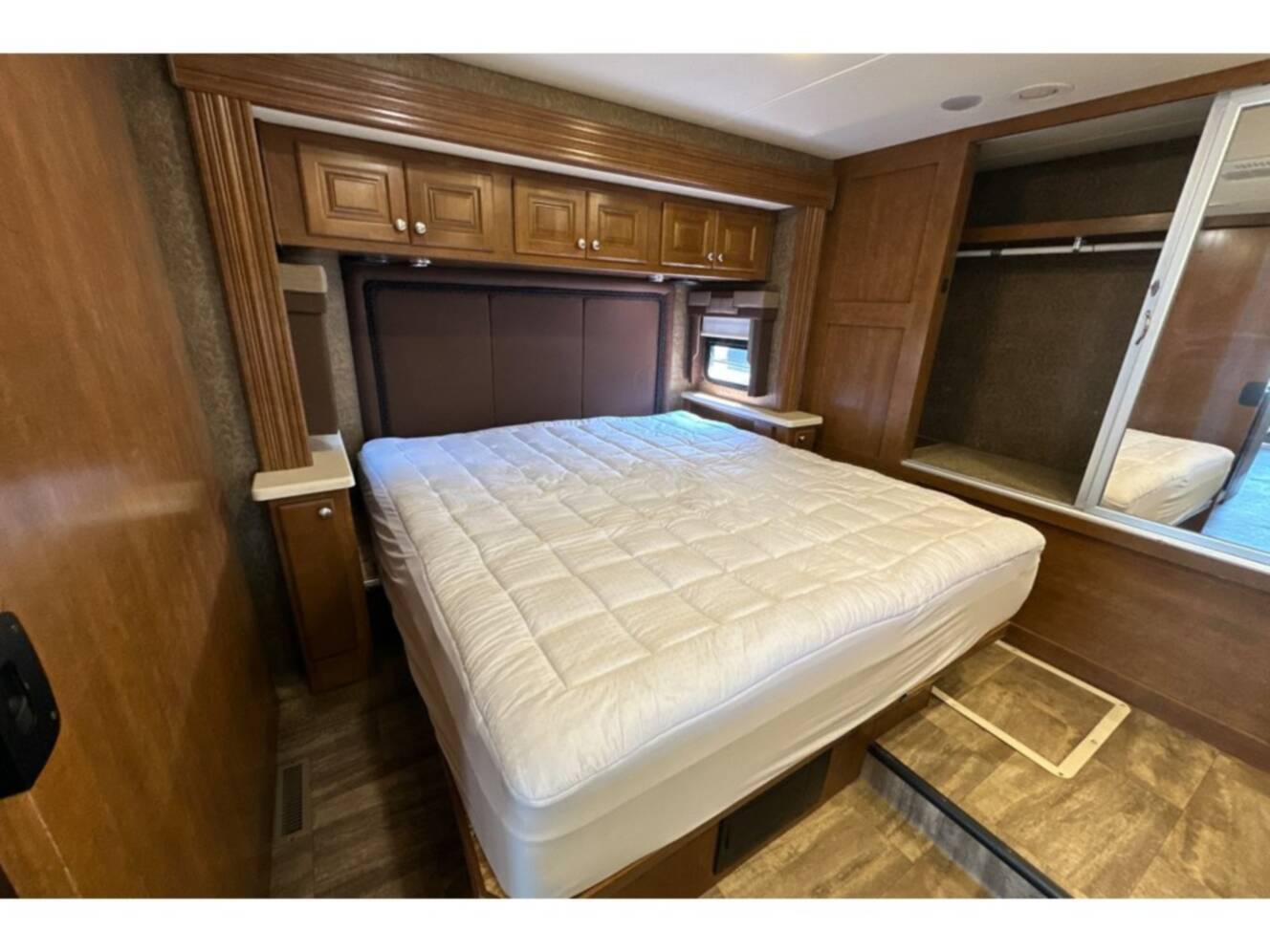 A photo of this 2015 Thor Motor Coach Palazzo 35.1