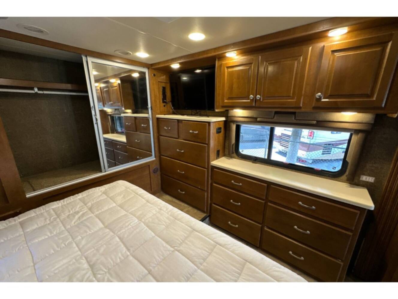 A photo of this 2015 Thor Motor Coach Palazzo 35.1