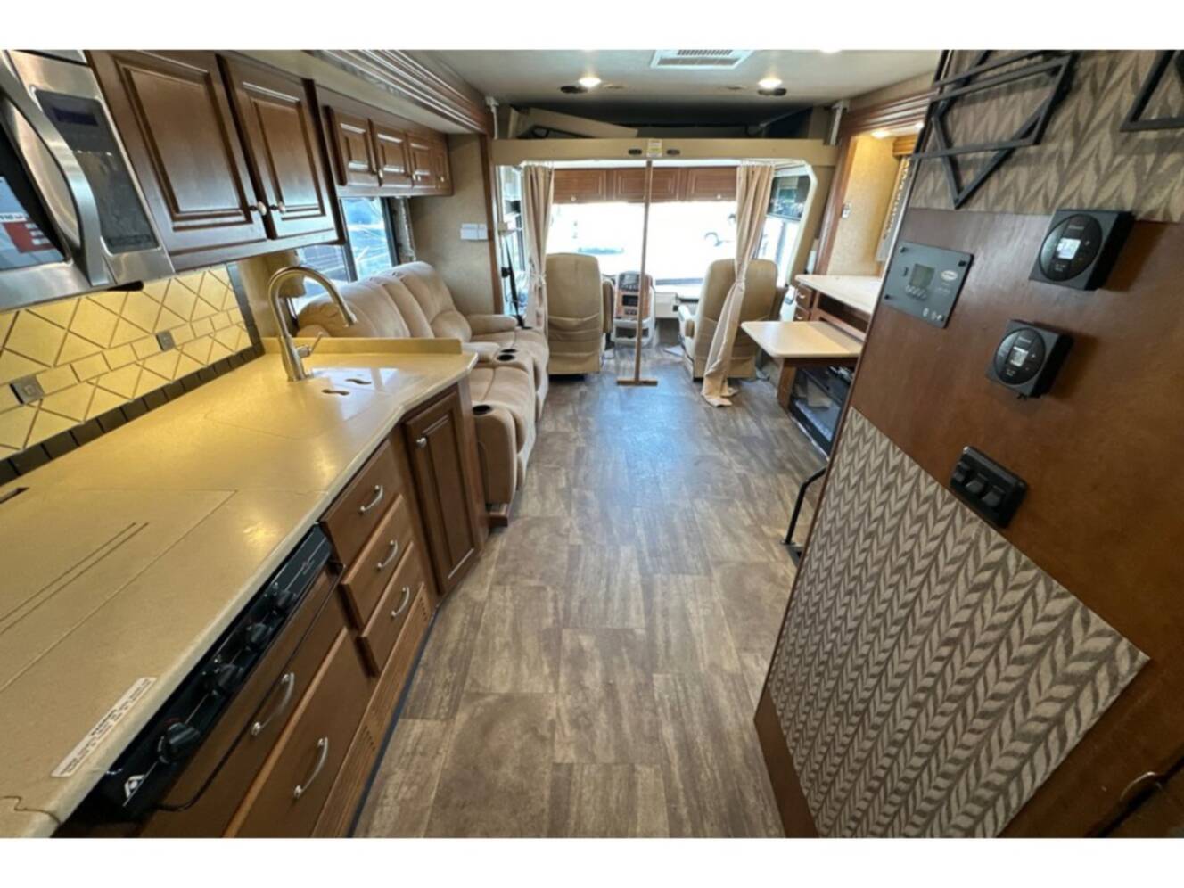 A photo of this 2015 Thor Motor Coach Palazzo 35.1