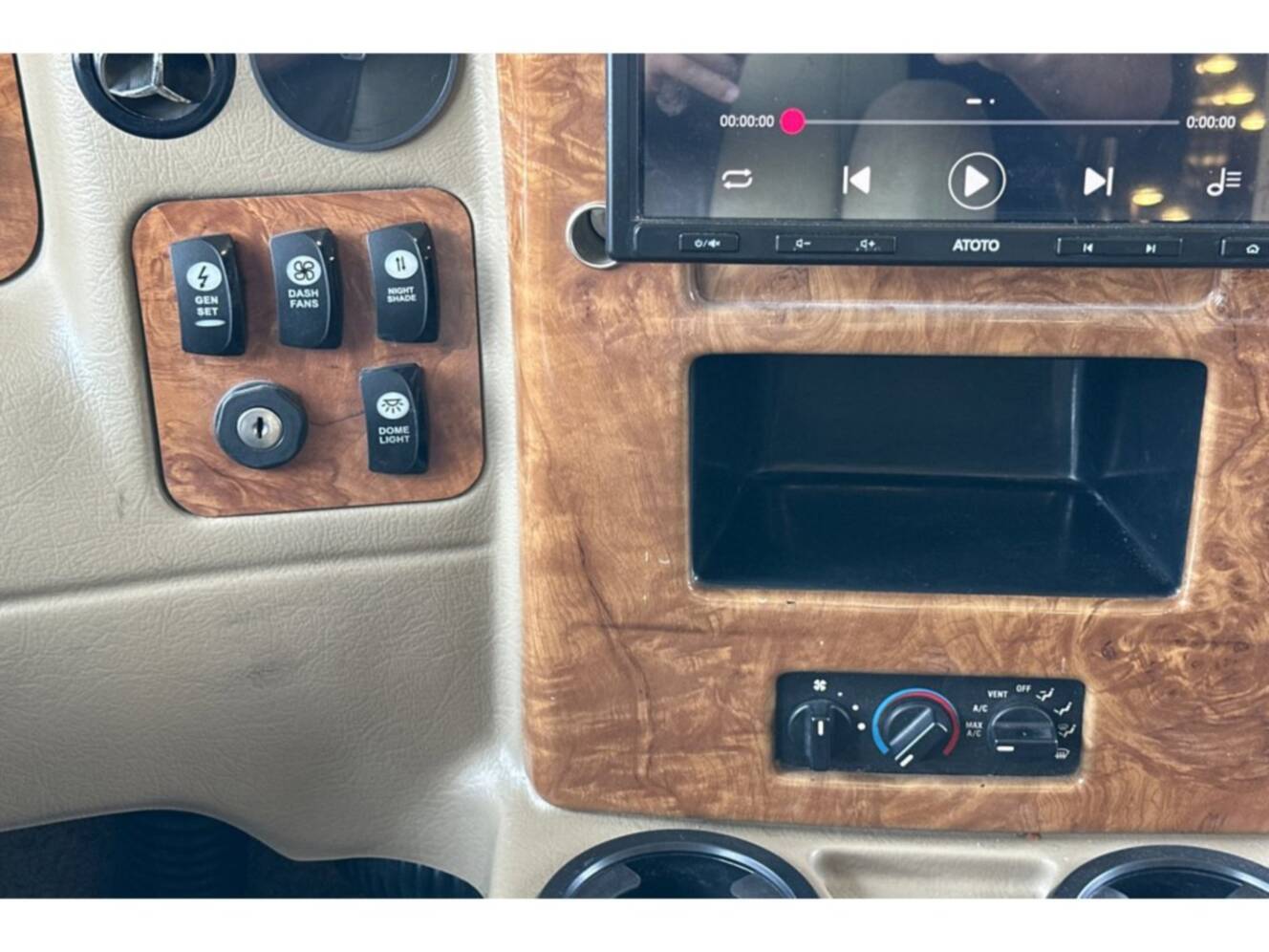 A photo of this 2015 Thor Motor Coach Palazzo 35.1