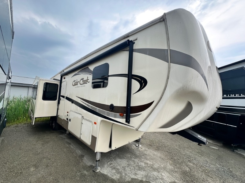 2017 Forest River Cedar Creek Silverback 33IK RV