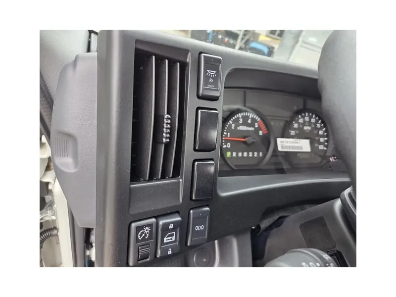 2026 ISUZU NRR