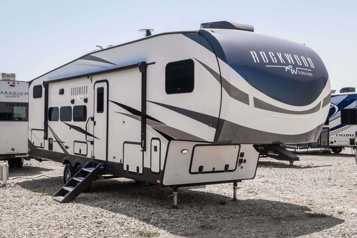 2023 Forest River Rockwood Signature 2891BH in alvarado TX