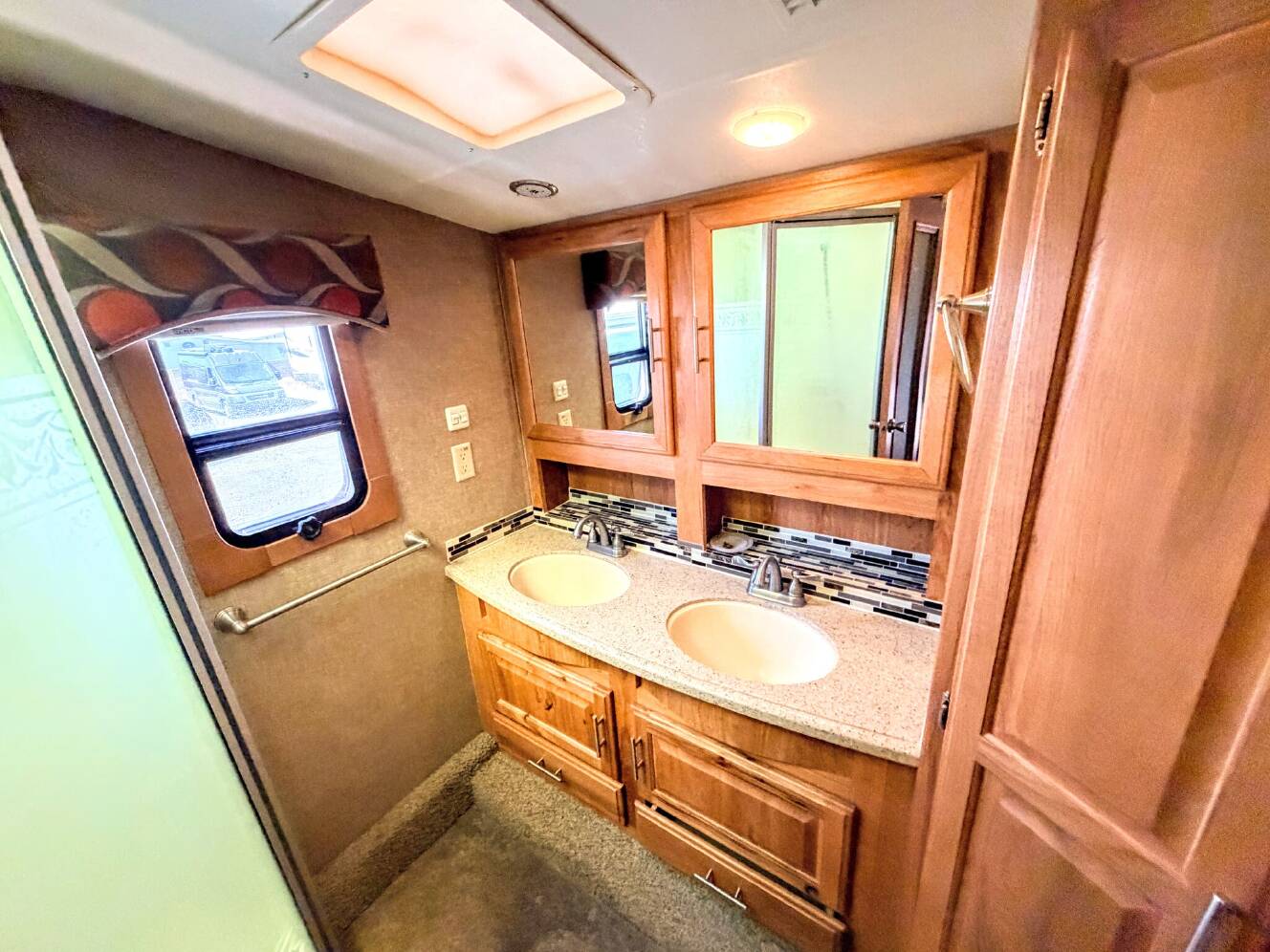 A photo of this 2014 Peterson EXCEL 37IKF