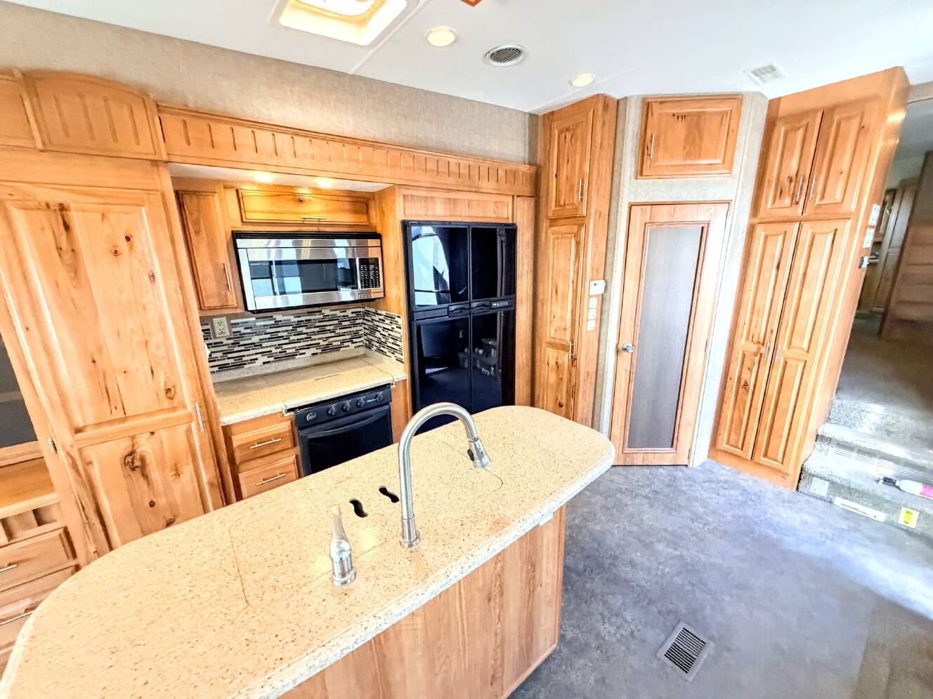 A photo of this 2014 Peterson EXCEL 37IKF