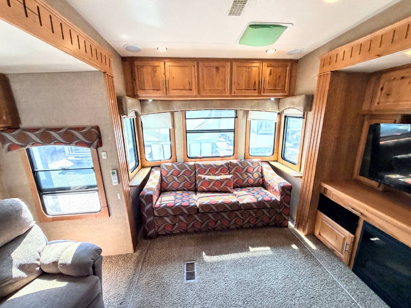 A photo of this 2014 Peterson EXCEL 37IKF