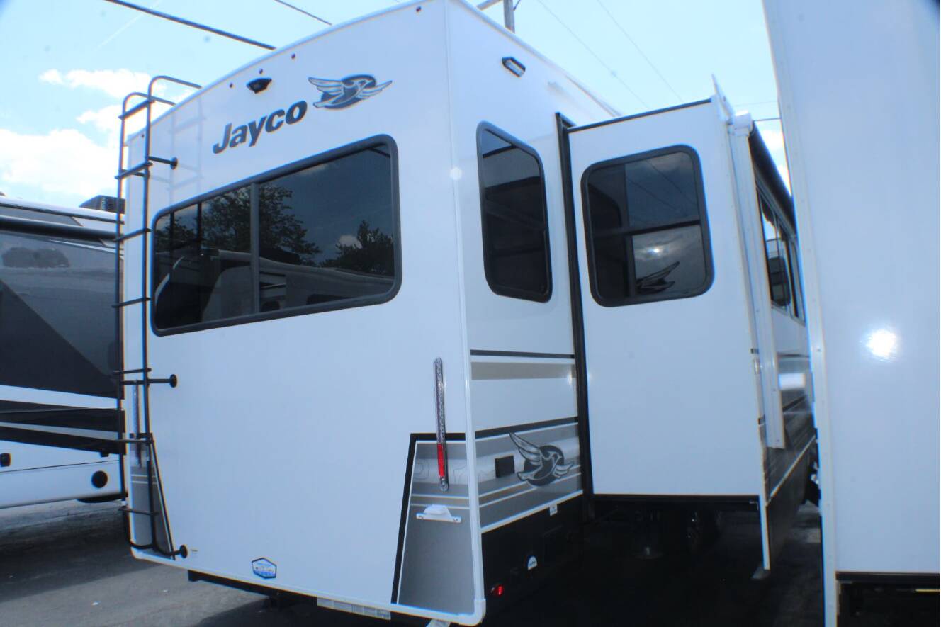 A photo of this 2027 Jayco Eagle 321RSTS