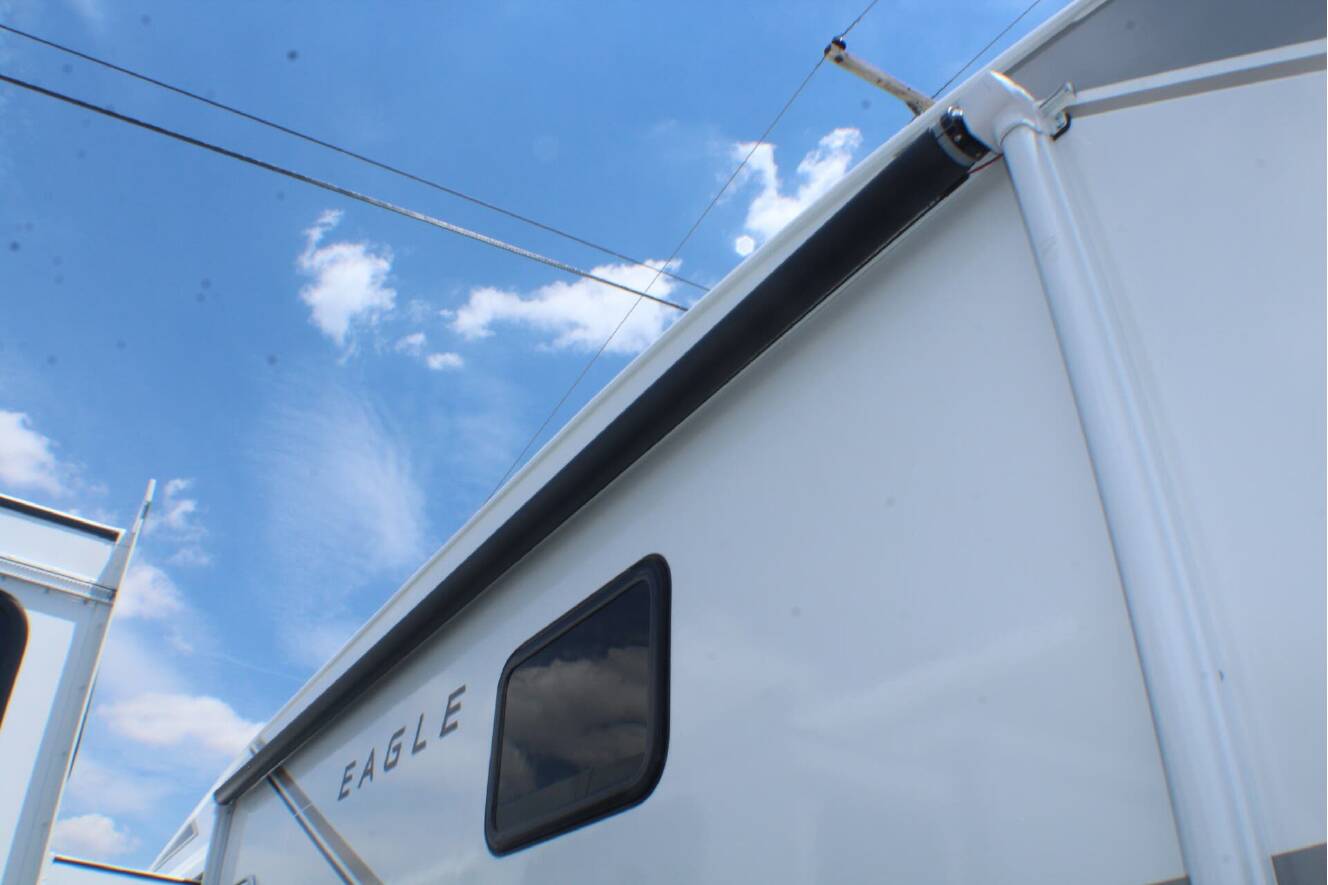 A photo of this 2027 Jayco Eagle 321RSTS