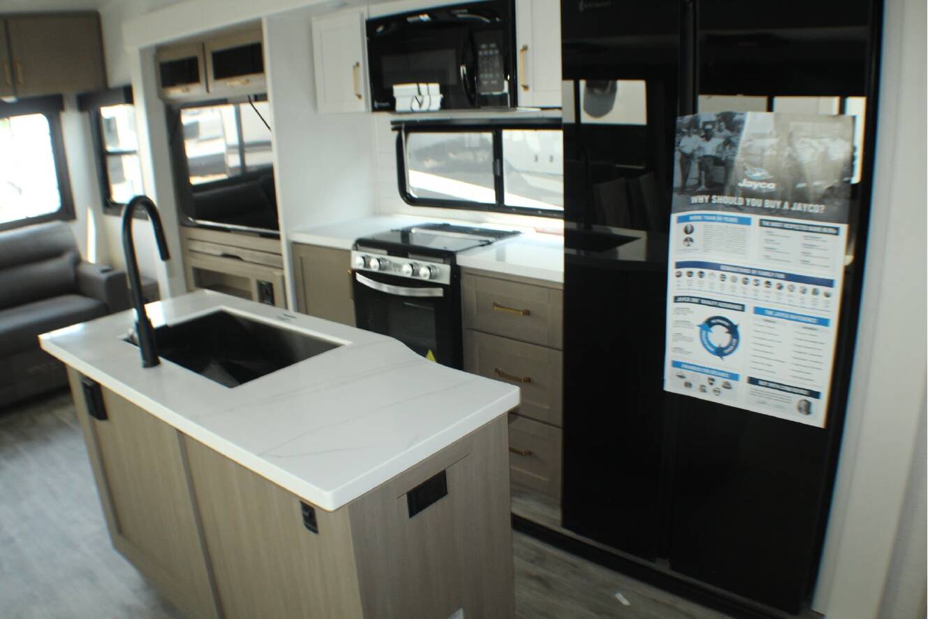 A photo of this 2027 Jayco Eagle 321RSTS