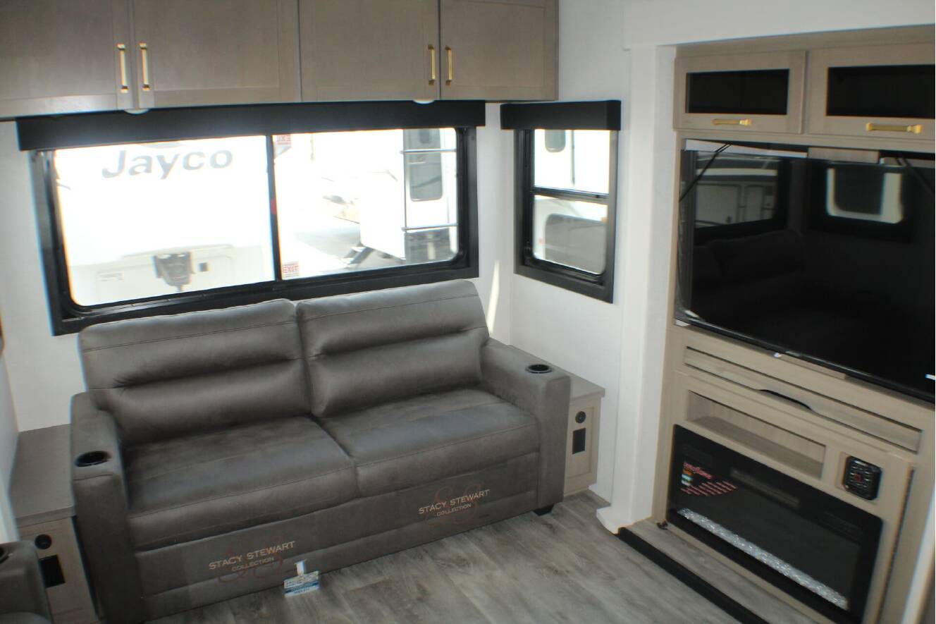 A photo of this 2027 Jayco Eagle 321RSTS