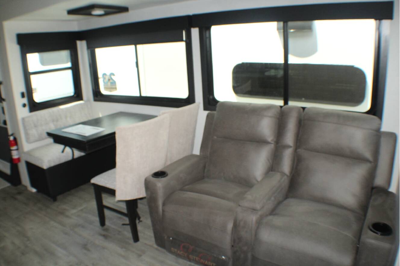 A photo of this 2027 Jayco Eagle 321RSTS