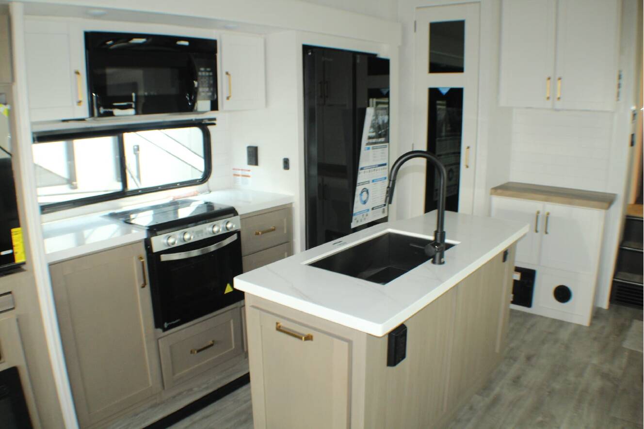 A photo of this 2027 Jayco Eagle 321RSTS