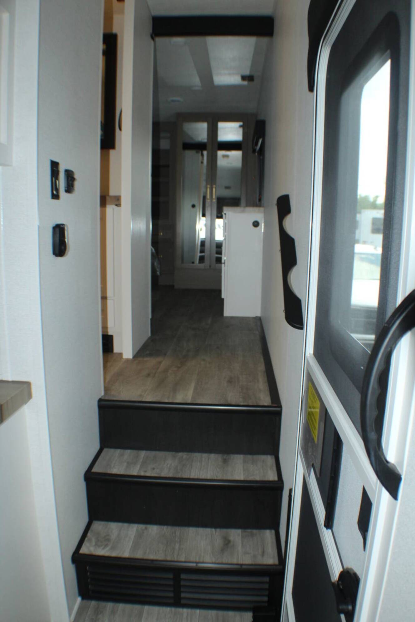 A photo of this 2027 Jayco Eagle 321RSTS