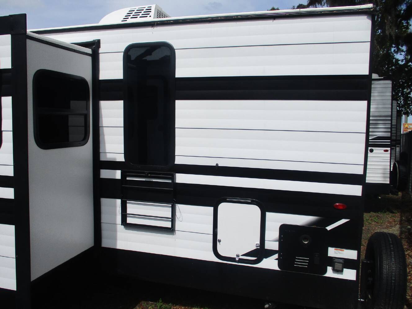 A photo of this 2027 Grand Design Transcend 265BHT
