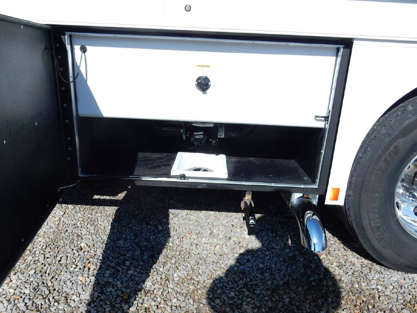 A photo of this 2027 Show Hauler SH1377T1-36
