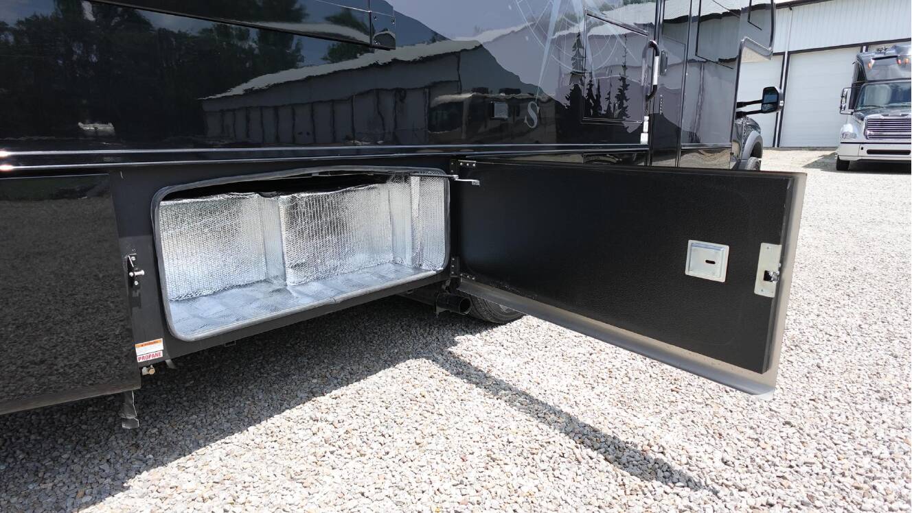 A photo of this 2027 Dynamax ISATA 6 31KS