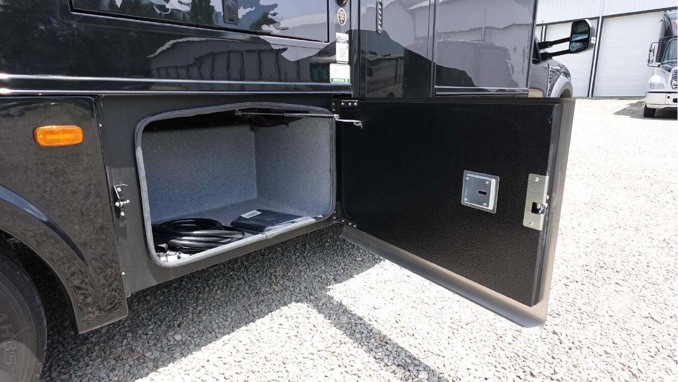A photo of this 2027 Dynamax ISATA 6 31KS