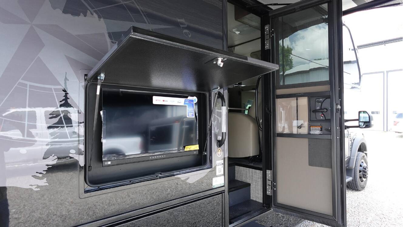 A photo of this 2027 Dynamax ISATA 6 31KS