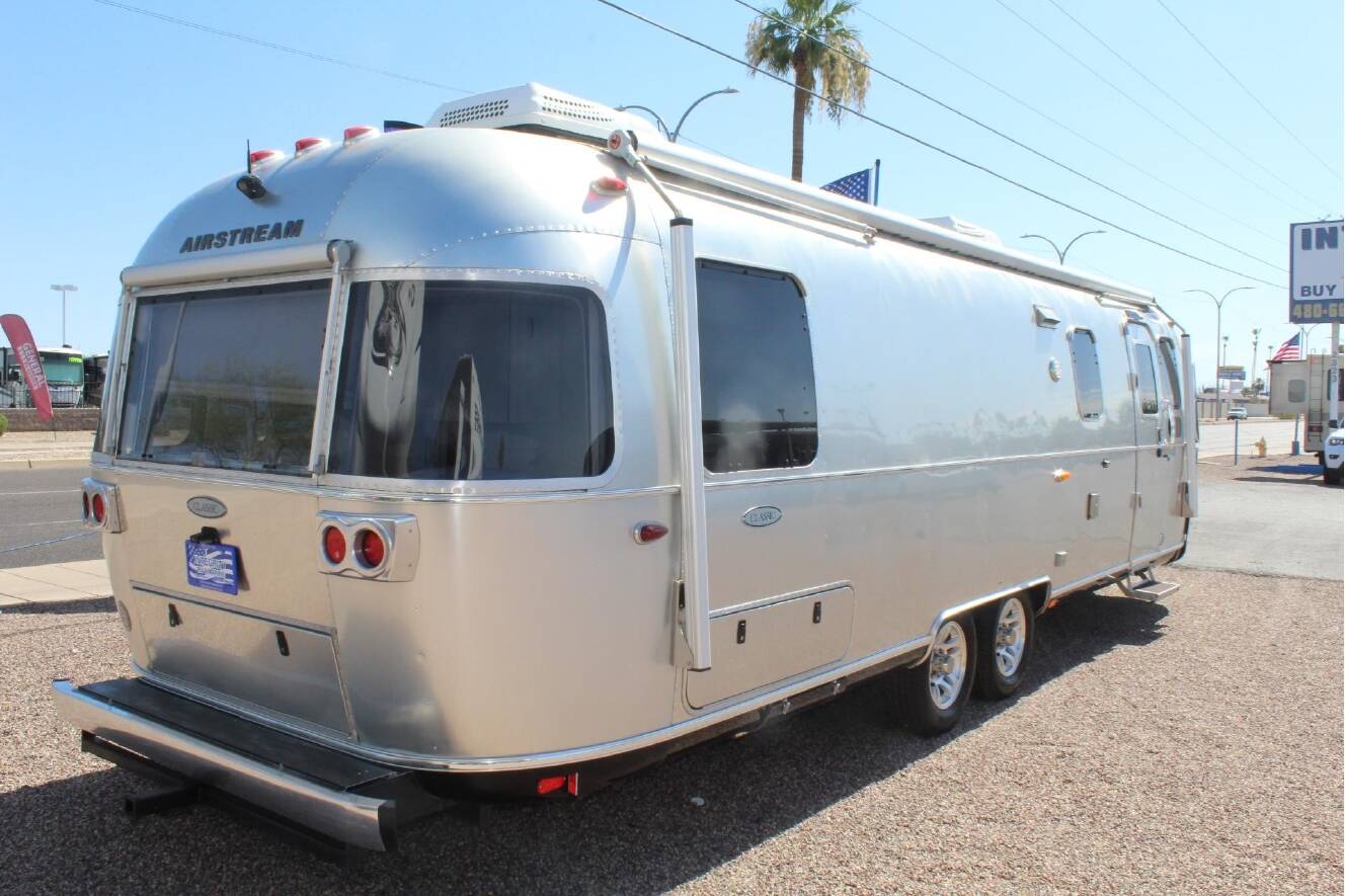 A photo of this 2017 Airstream CLASSIC 30RB