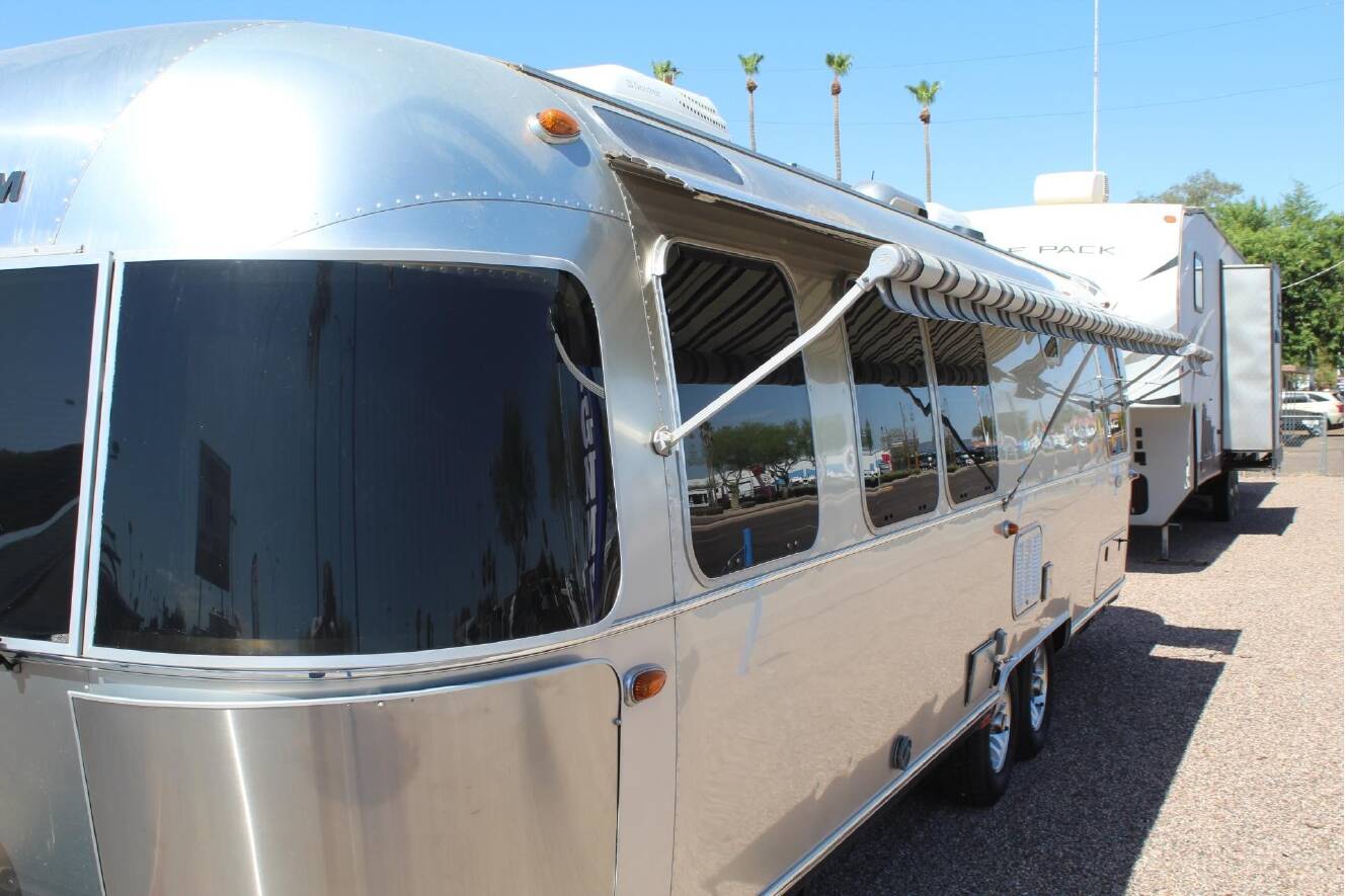 A photo of this 2017 Airstream CLASSIC 30RB