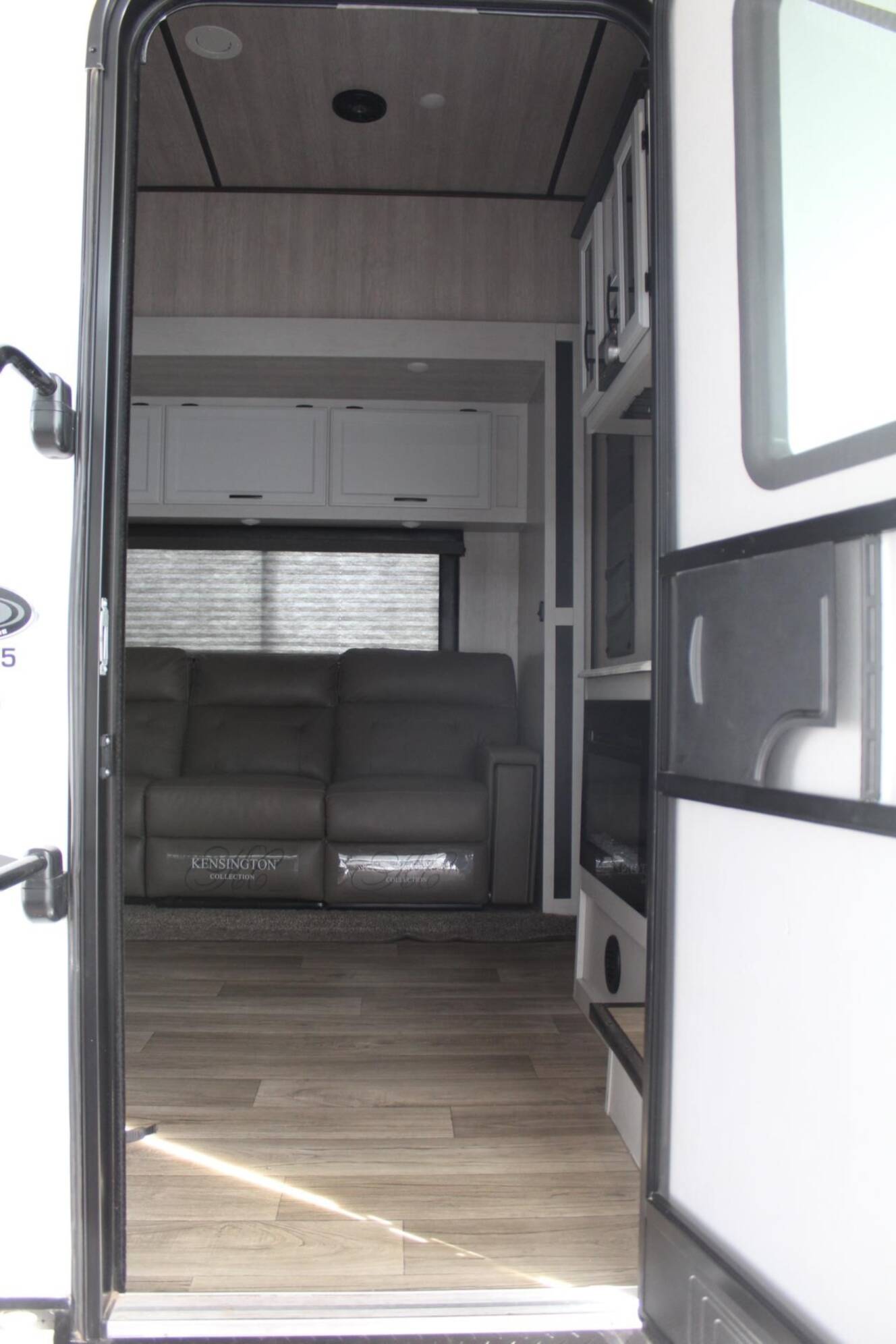 A photo of this 2024 Genesis Supreme GENESIS GCK405